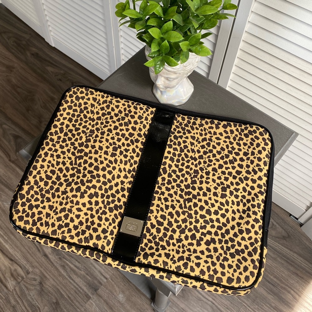 Liz Claiborne Cheetah / Leopard Print Laptop Case